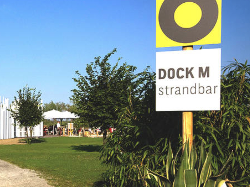 dockM AE
